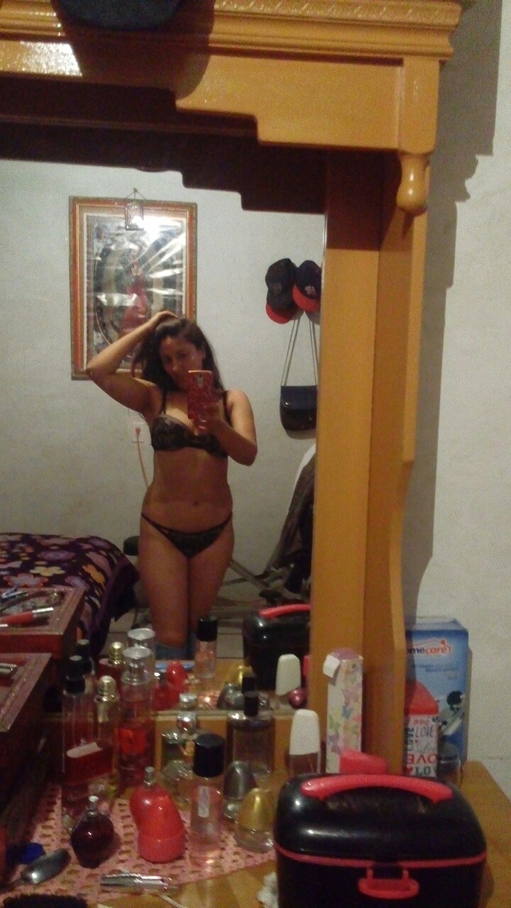 Fotos Porno de Latinas de Toda una MILF la Zele