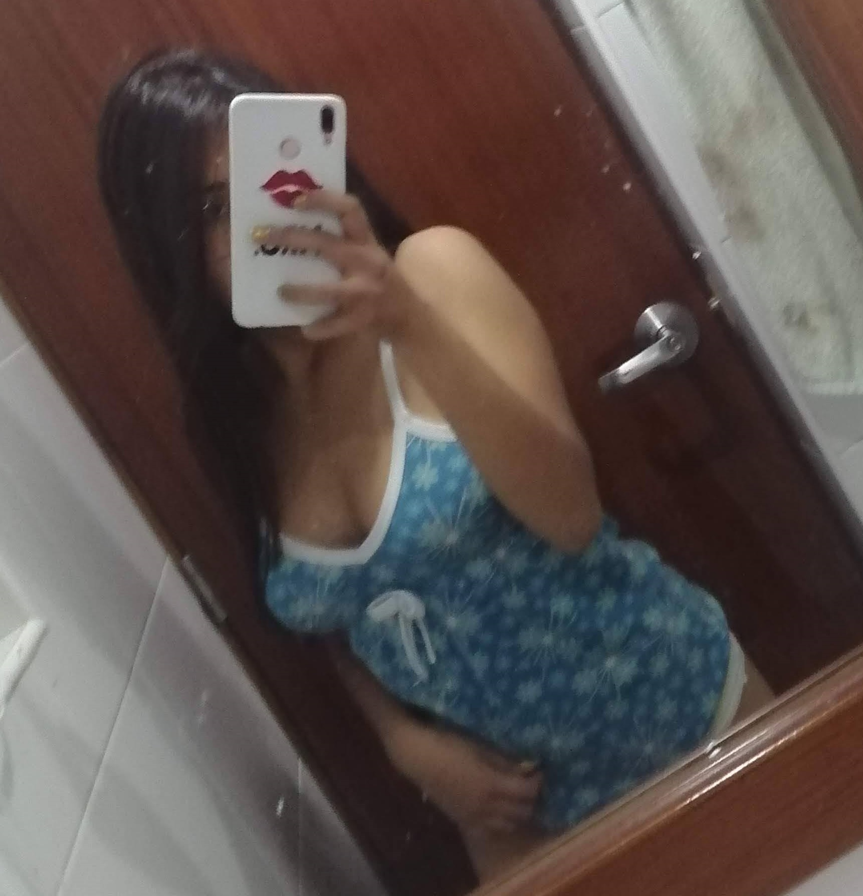 Fotos Porno de Adolescentes de Putipobre en lencería muestra tetitas