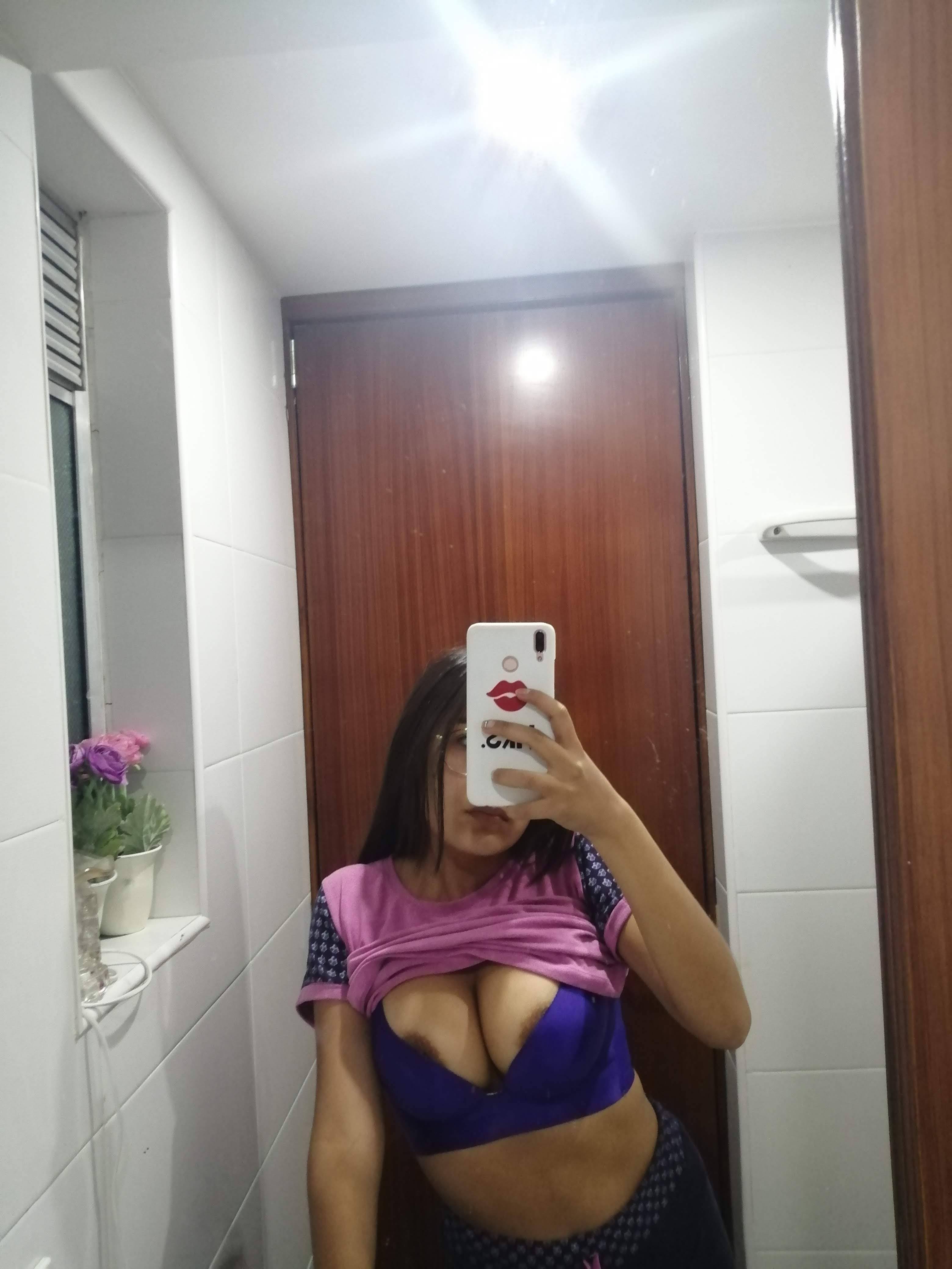 Fotos Porno de Adolescentes de Putipobre en lencería muestra tetitas