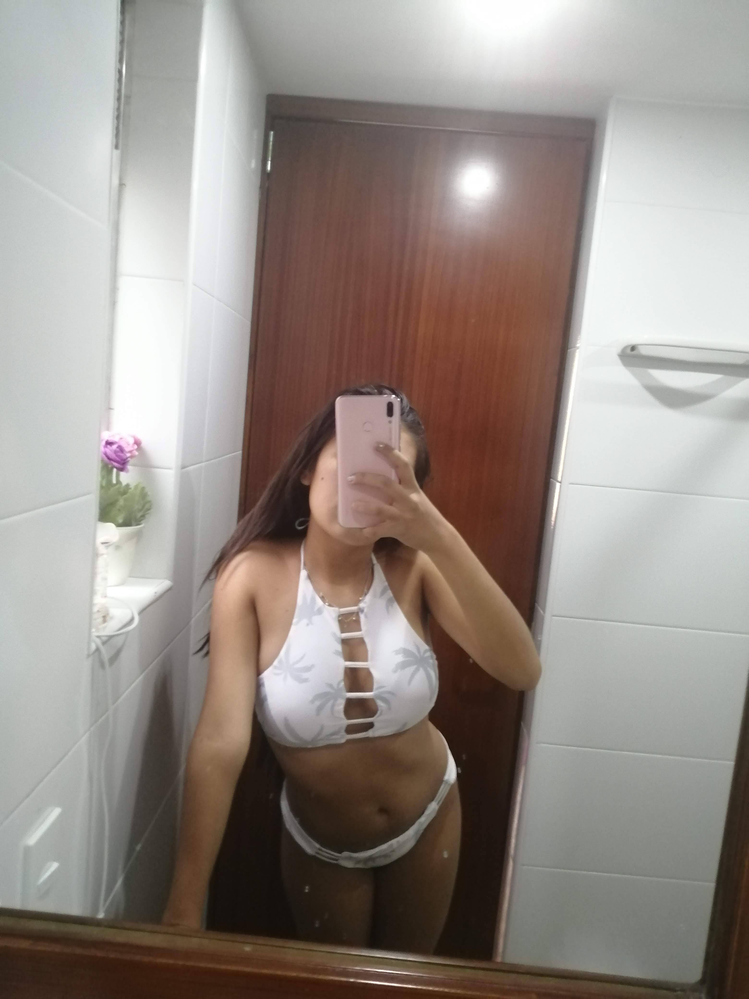 Fotos Porno de Adolescentes de Putipobre en lencería muestra tetitas