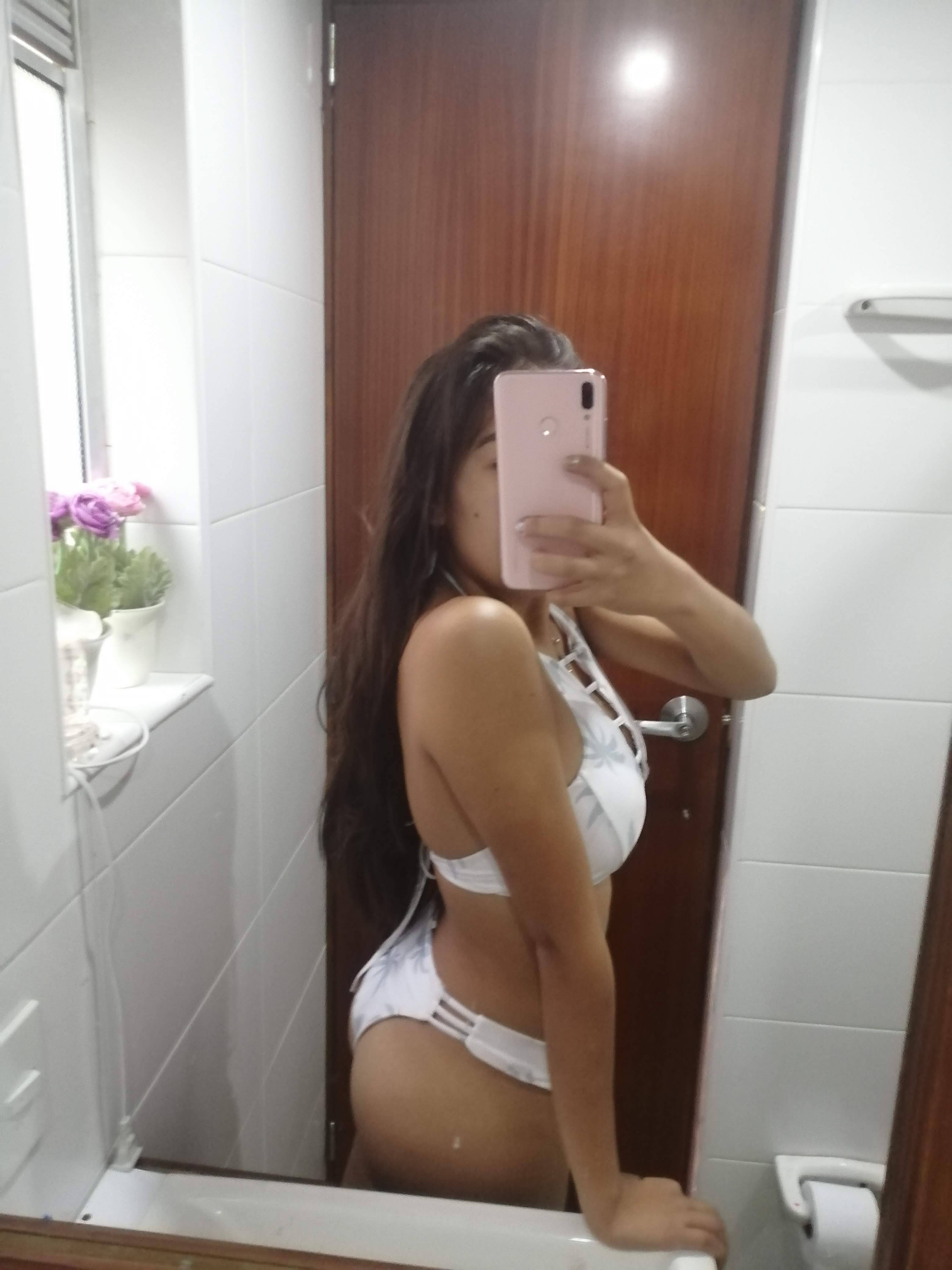 Fotos Porno de Adolescentes de Putipobre en lencería muestra tetitas