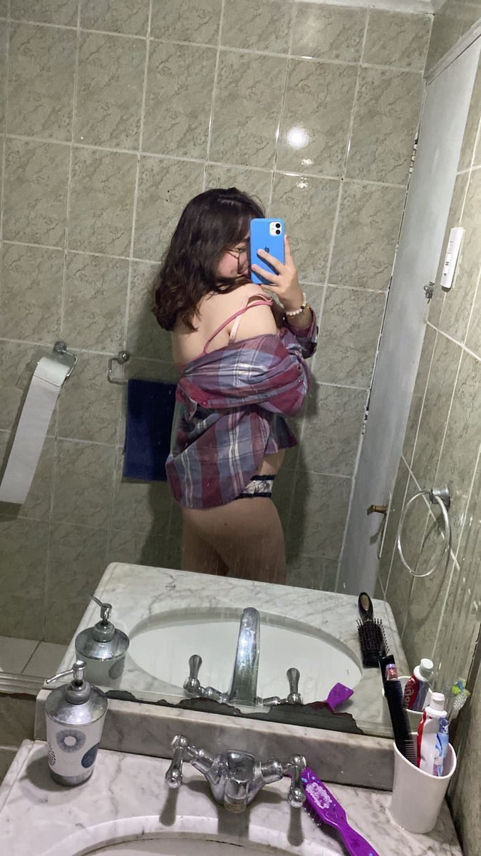 Fotos Porno de Adolescentes de Trio con mi mejor amiga y su novio. Por Buglir